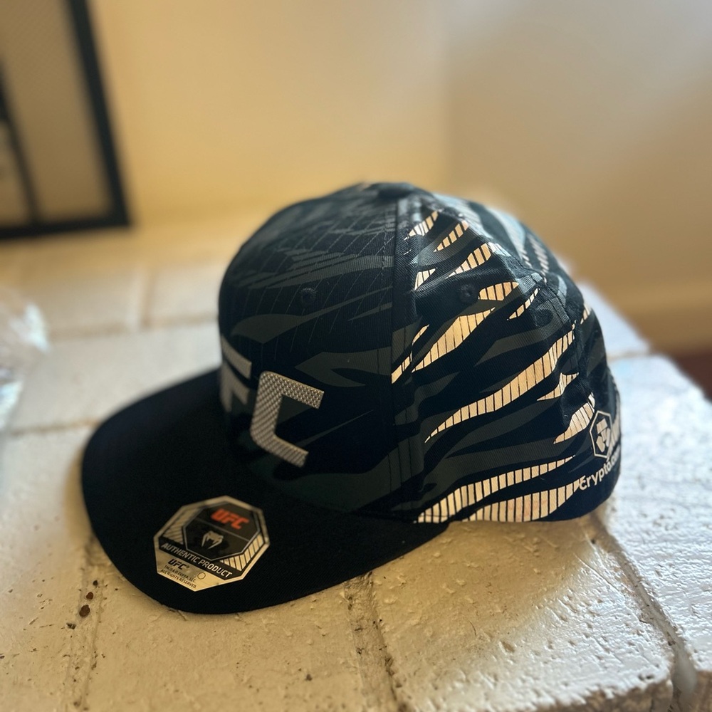 UFC Black and White Graphic Snapback - Picture 3 of 4
